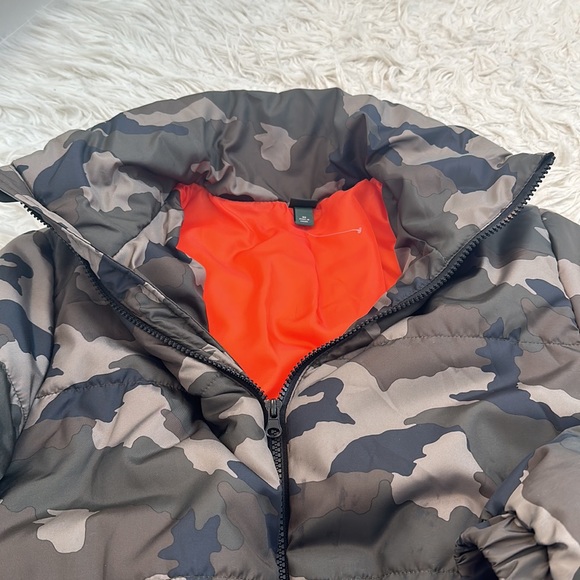 Camouflage Puffer Jacket - Picture 3 of 3